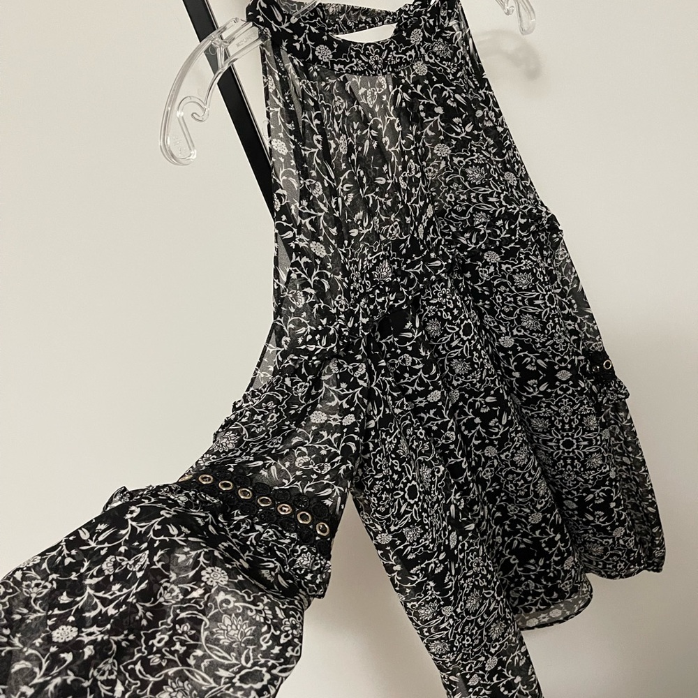 Misa cold shoulder floral top size S